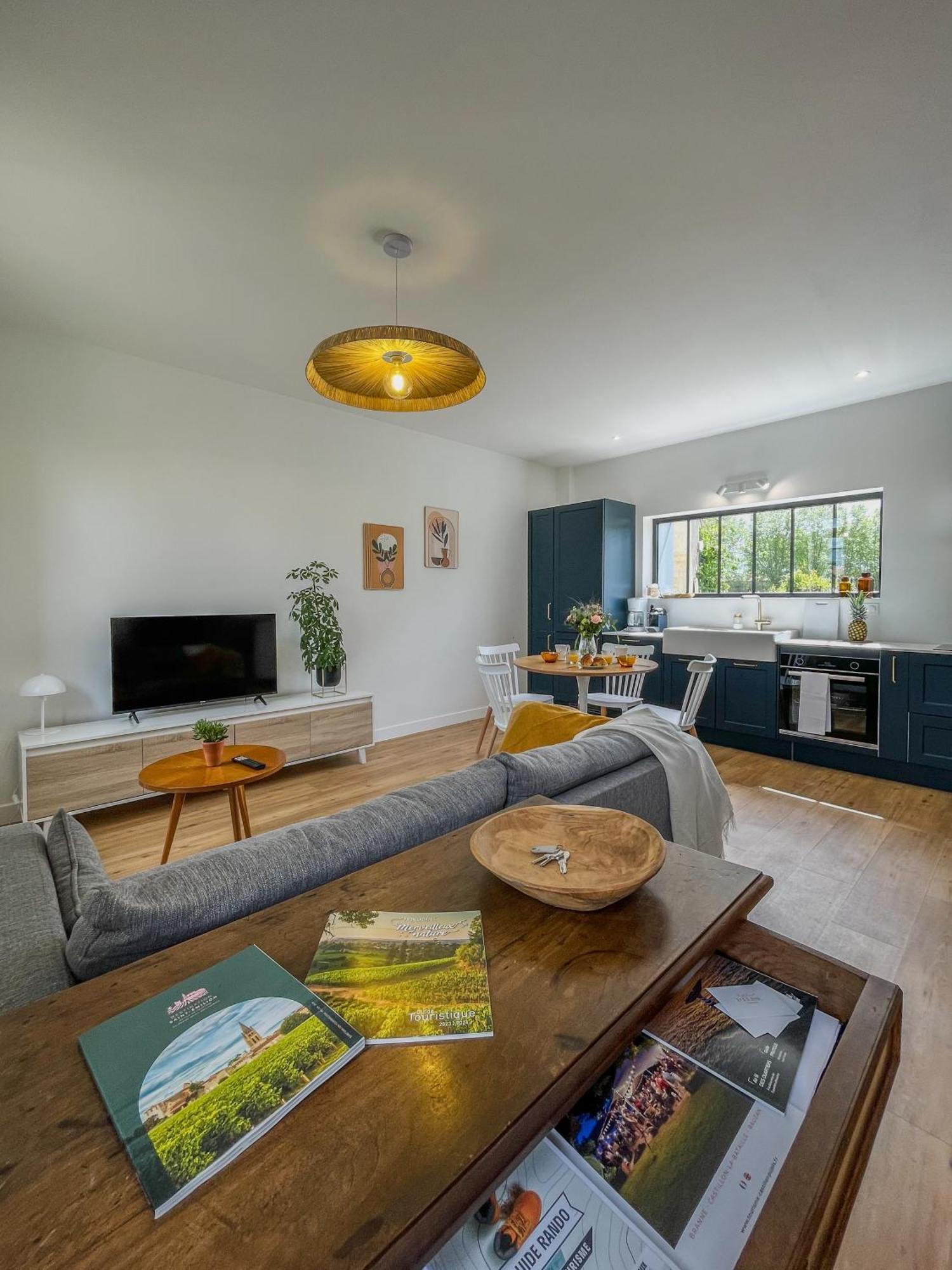 Maison Cosy Avec Vue Sur Les Vignes. 리부른 외부 사진
